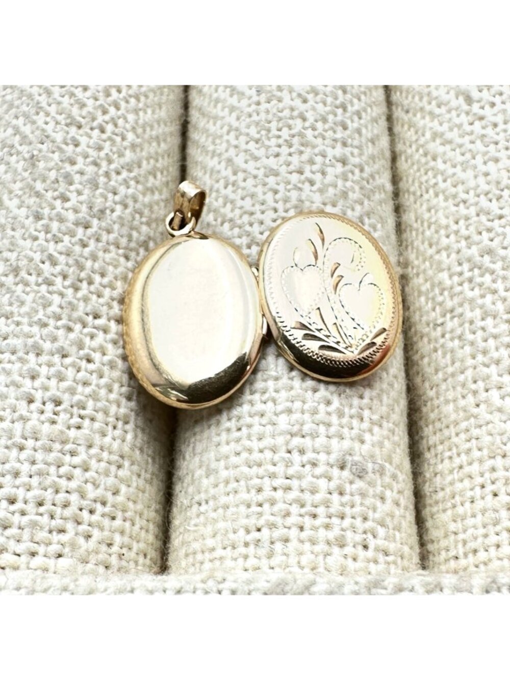 Vintage 10k Yellow Gold Oval Picture Locket Pendant for Necklace 1.56 Grams - Picture 4 of 12
